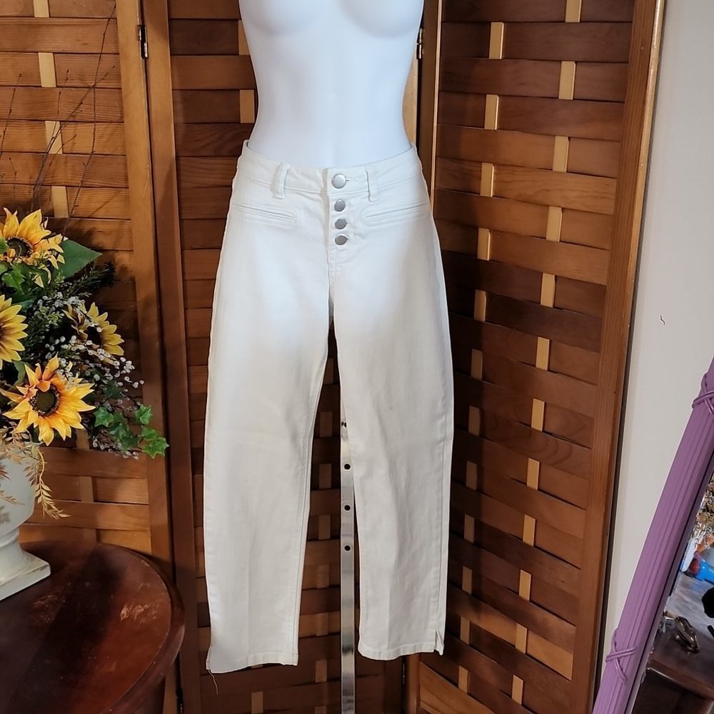 Maurices brand white cropped jeans